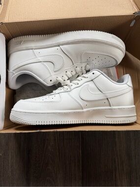 Men's All-White Low-Top Leather Sneakers - Classic Casual Style